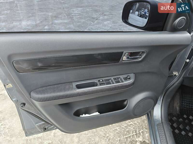 Хэтчбек Suzuki Swift 2007 в Киеве фото 17 Хэтчбек Suzuki Swift 2007 в Киеве
