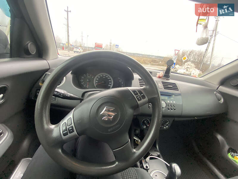 Хэтчбек Suzuki Swift 2006 в Киеве