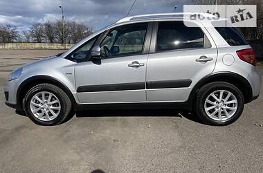 Позашляховик / Кросовер Suzuki SX4 2013 в 