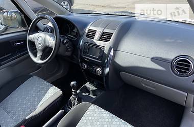Позашляховик / Кросовер Suzuki SX4 2013 в 