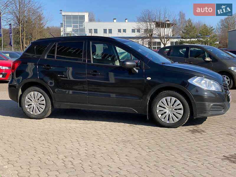 Внедорожник / Кроссовер Suzuki SX4 2016 в Львове