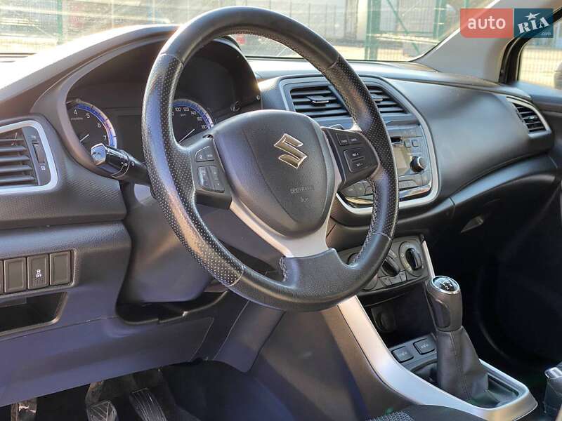 Внедорожник / Кроссовер Suzuki SX4 2016 в Львове