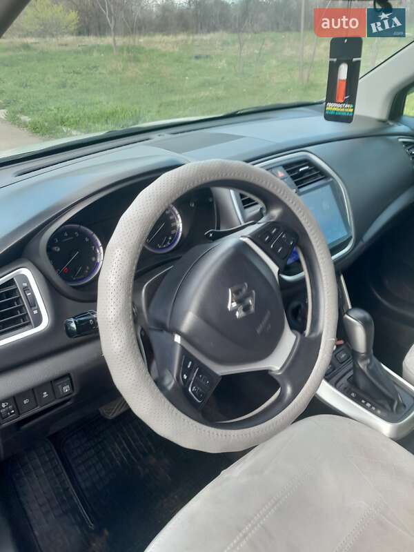 Позашляховик / Кросовер Suzuki SX4 2017 в Миколаєві