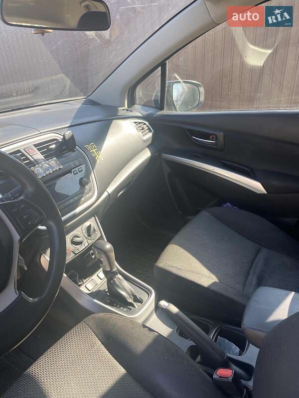 Позашляховик / Кросовер Suzuki SX4 2014 в Києві