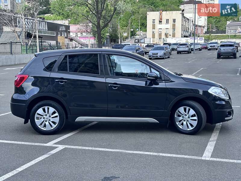 Внедорожник / Кроссовер Suzuki SX4 2016 в Киеве
