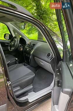 Позашляховик / Кросовер Suzuki SX4 2013 в 