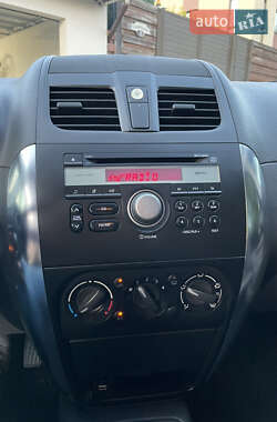 Внедорожник / Кроссовер Suzuki SX4 2011 в 