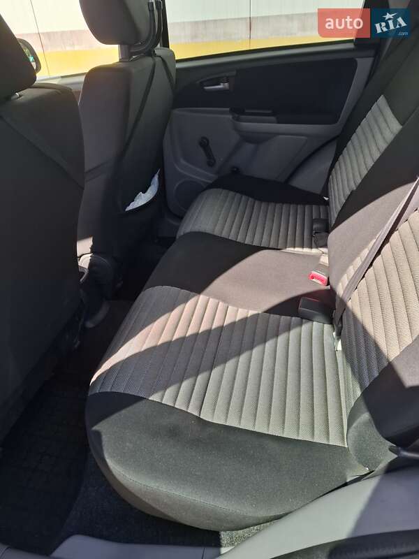 Позашляховик / Кросовер Suzuki SX4 2013 в Харкові