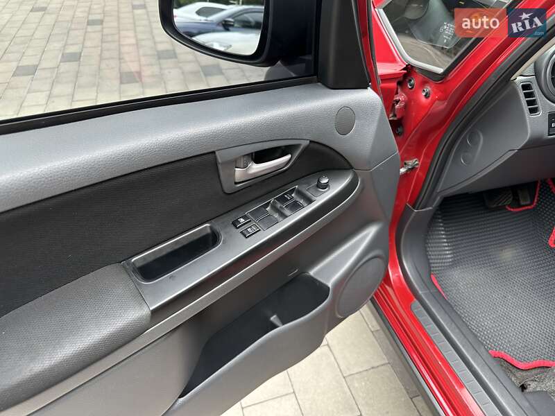 Позашляховик / Кросовер Suzuki SX4 2012 в Дніпрі