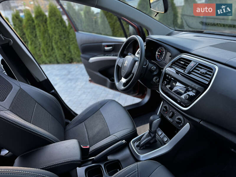 Внедорожник / Кроссовер Suzuki SX4 2017 в Киеве