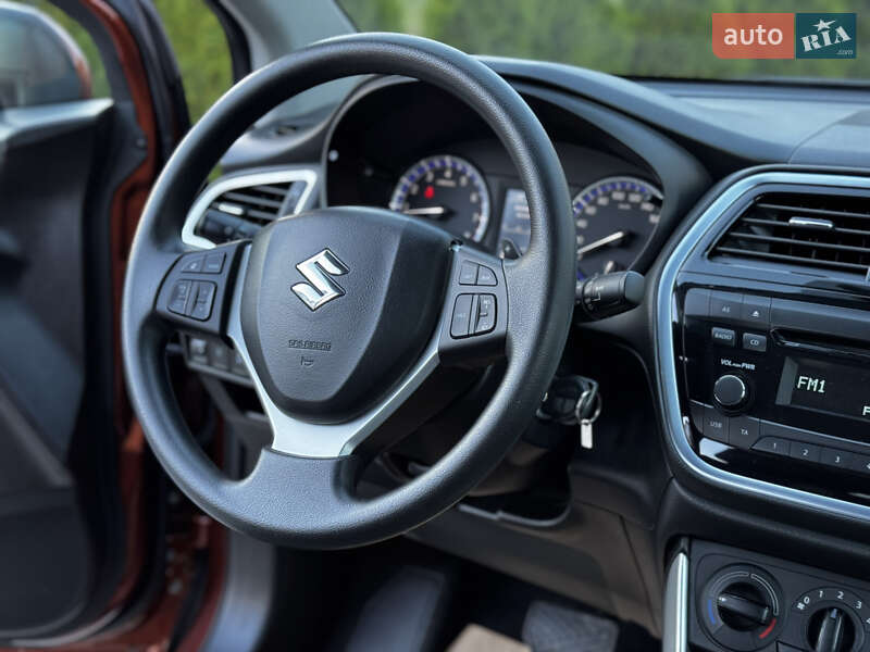 Внедорожник / Кроссовер Suzuki SX4 2017 в Киеве