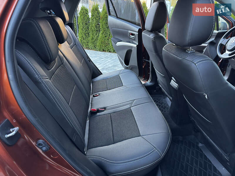 Внедорожник / Кроссовер Suzuki SX4 2017 в Киеве