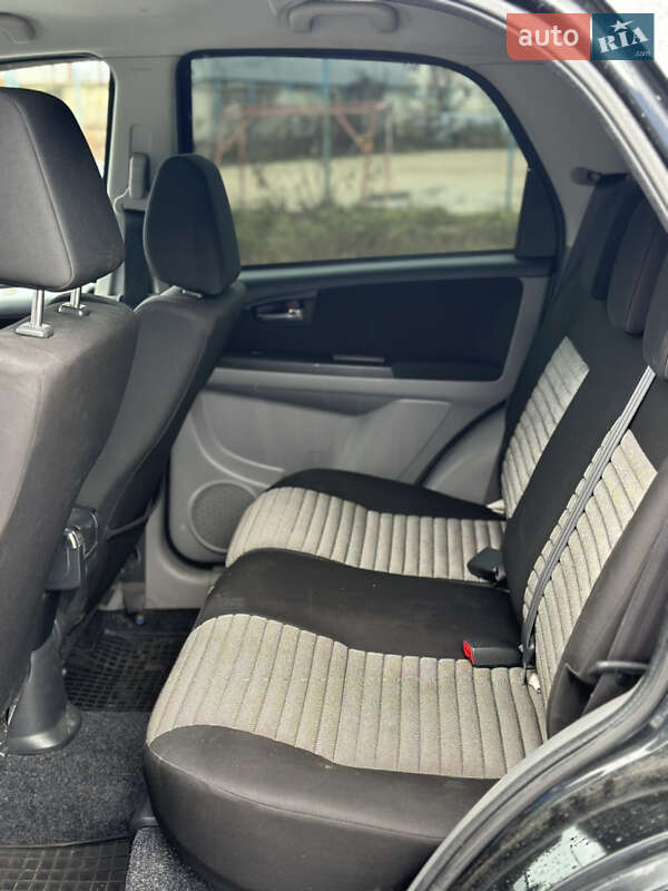 Внедорожник / Кроссовер Suzuki SX4 2011 в Богуславе