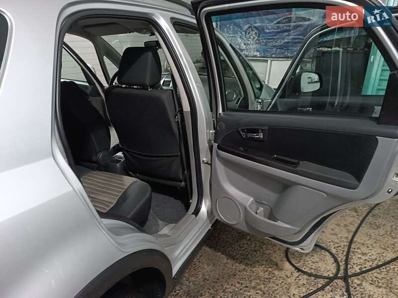 Внедорожник / Кроссовер Suzuki SX4 2011 в Киеве