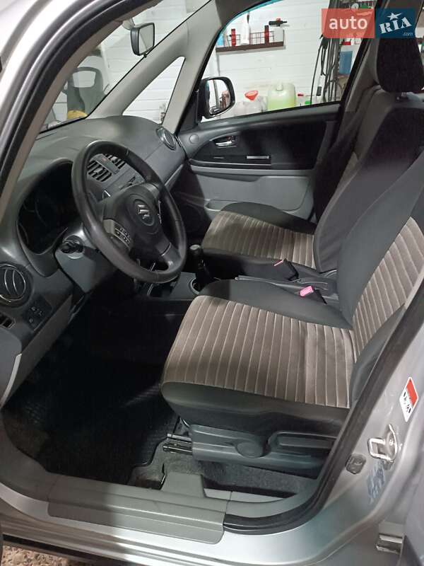Внедорожник / Кроссовер Suzuki SX4 2011 в Киеве