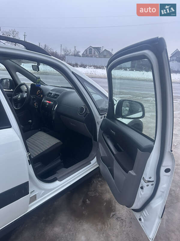 Внедорожник / Кроссовер Suzuki SX4 2014 в Новой Водолаге