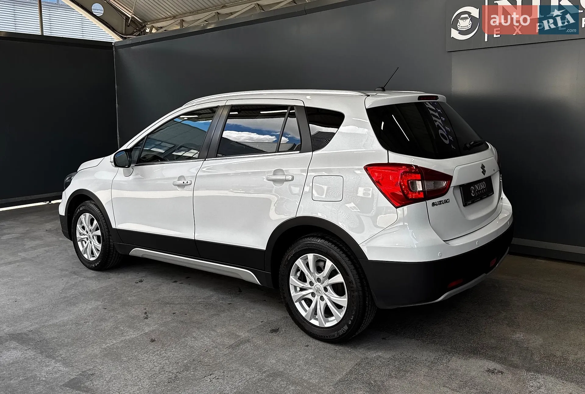 2017 Suzuki SX4 - мініатюра 10