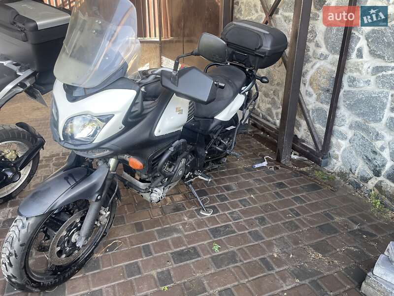Мотоцикл Спорт-туризм Suzuki V-Strom 650 2012 в 