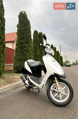 Скутер Suzuki ZZ 50 2014 в Новых Петровцах