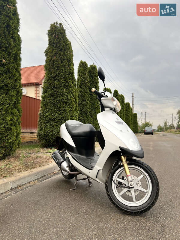 Скутер Suzuki ZZ 50 2014 в Новых Петровцах