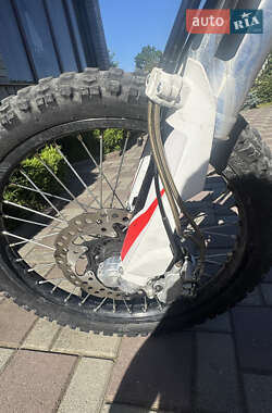 Мотоцикл Позашляховий (Enduro) SWM RS 125R 2017 в 