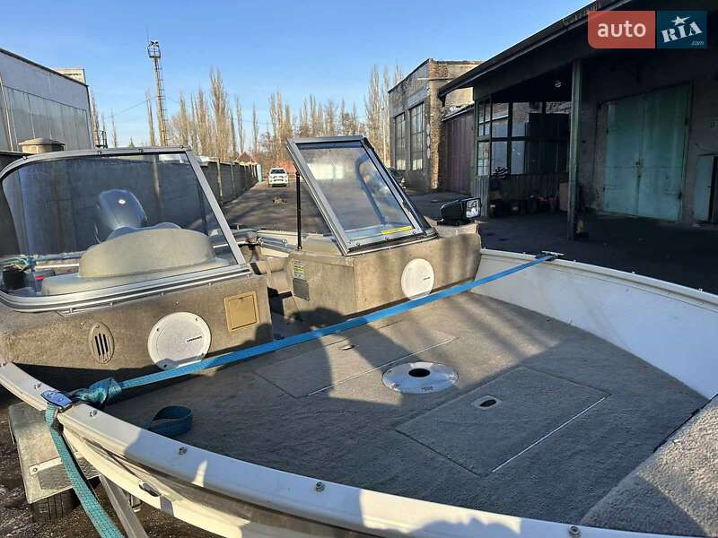 Човен Sylvan Explorer 2007 в Покрові