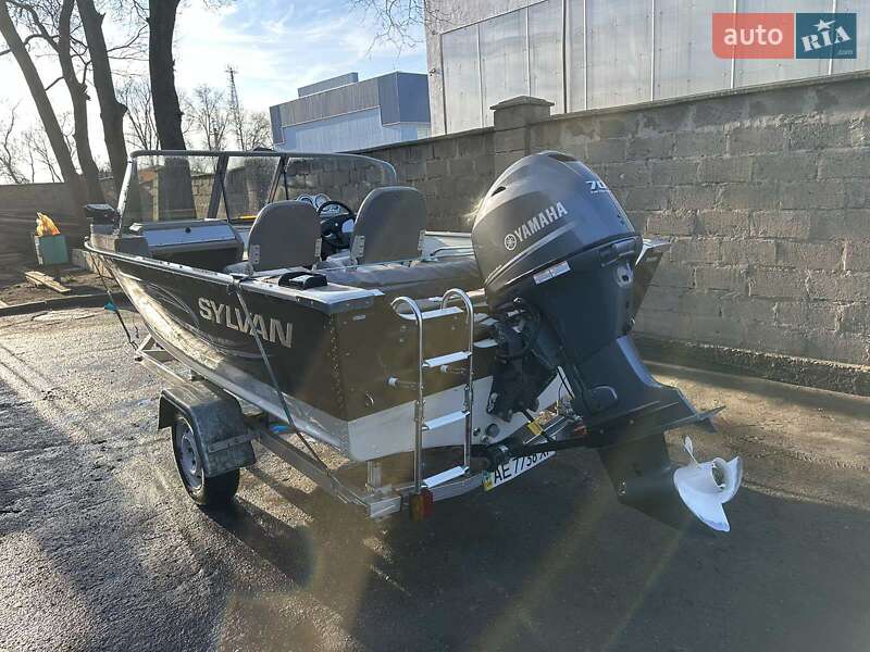 Човен Sylvan Explorer 2007 в Покрові