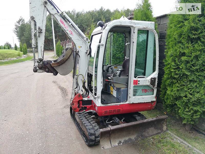 Евакуатор Takeuchi TB 2010 в Сарнах