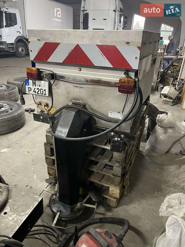 Солеразбрасыватель Technik-Plus Turbo-Jet 2007 в Луцке фото 8 Солеразбрасыватель Technik-Plus Turbo-Jet 2007 в Луцке