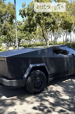 Пікап Tesla Cybertruck 2024 в 