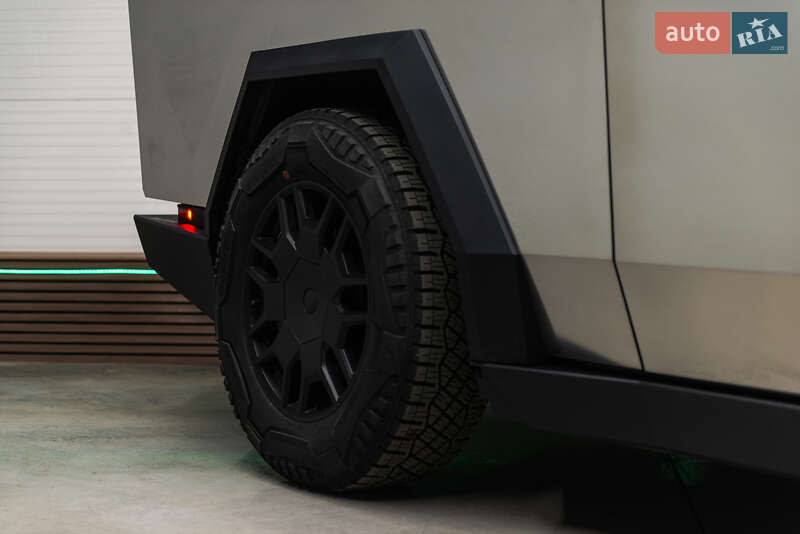 Пикап Tesla Cybertruck 2024 в Мукачево