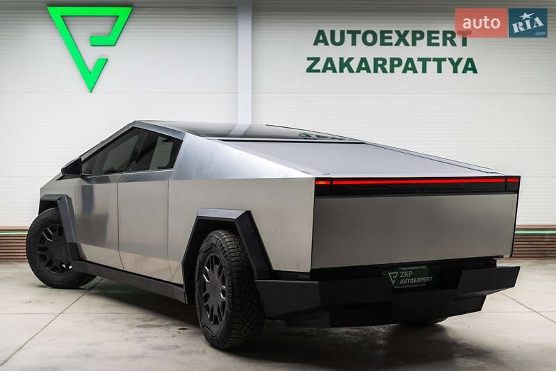 Пикап Tesla Cybertruck 2024 в Мукачево