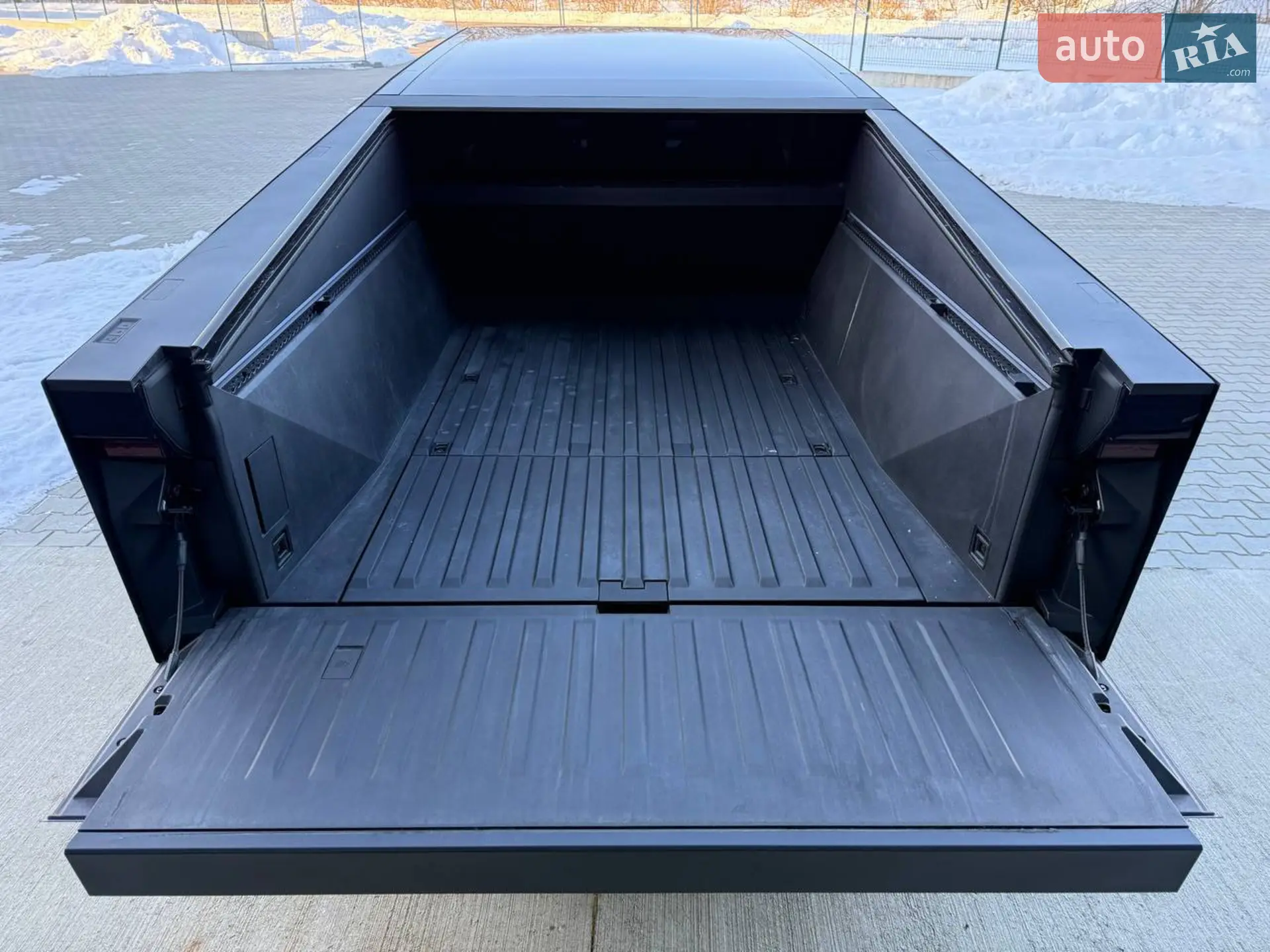 2024 Tesla Cybertruck - мініатюра 38