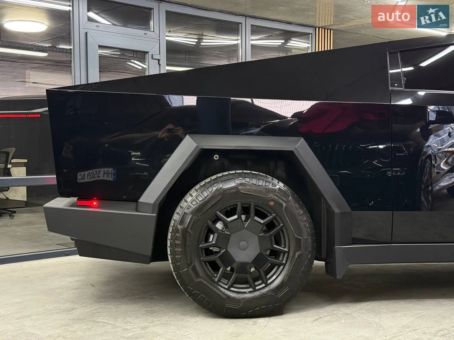 2024 Tesla Cybertruck - мініатюра 9