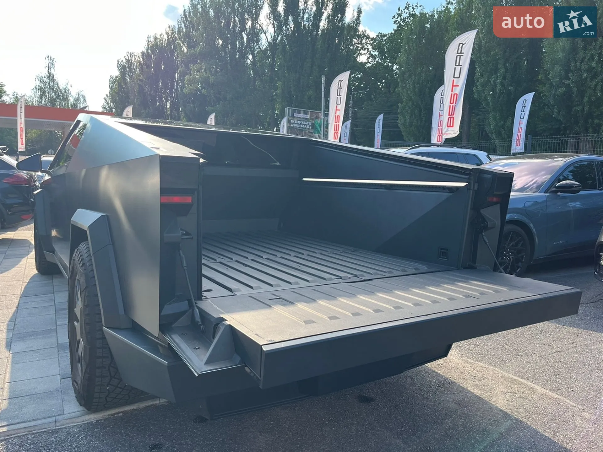2024 Tesla Cybertruck - мініатюра 13
