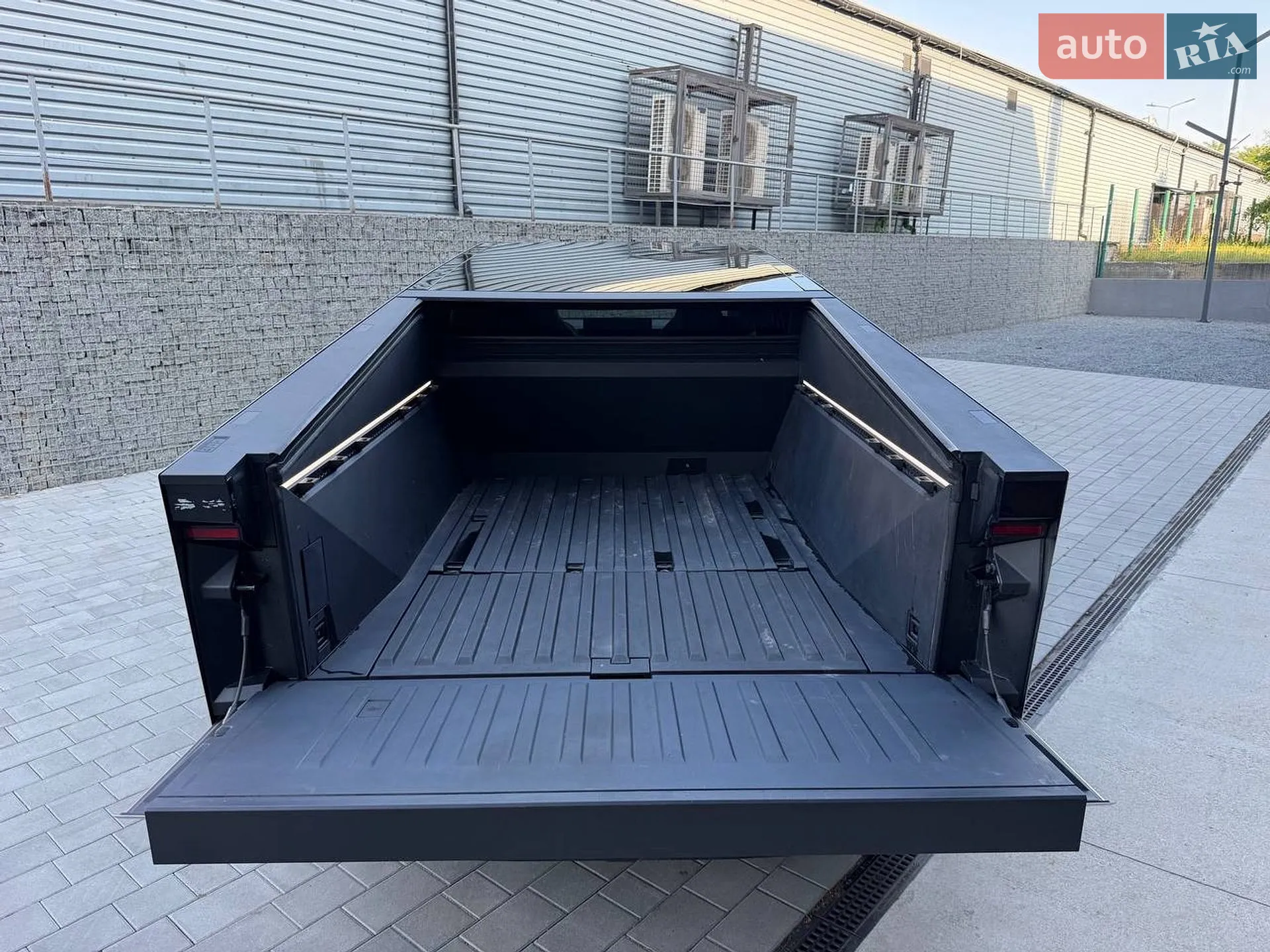 2024 Tesla Cybertruck - мініатюра 8