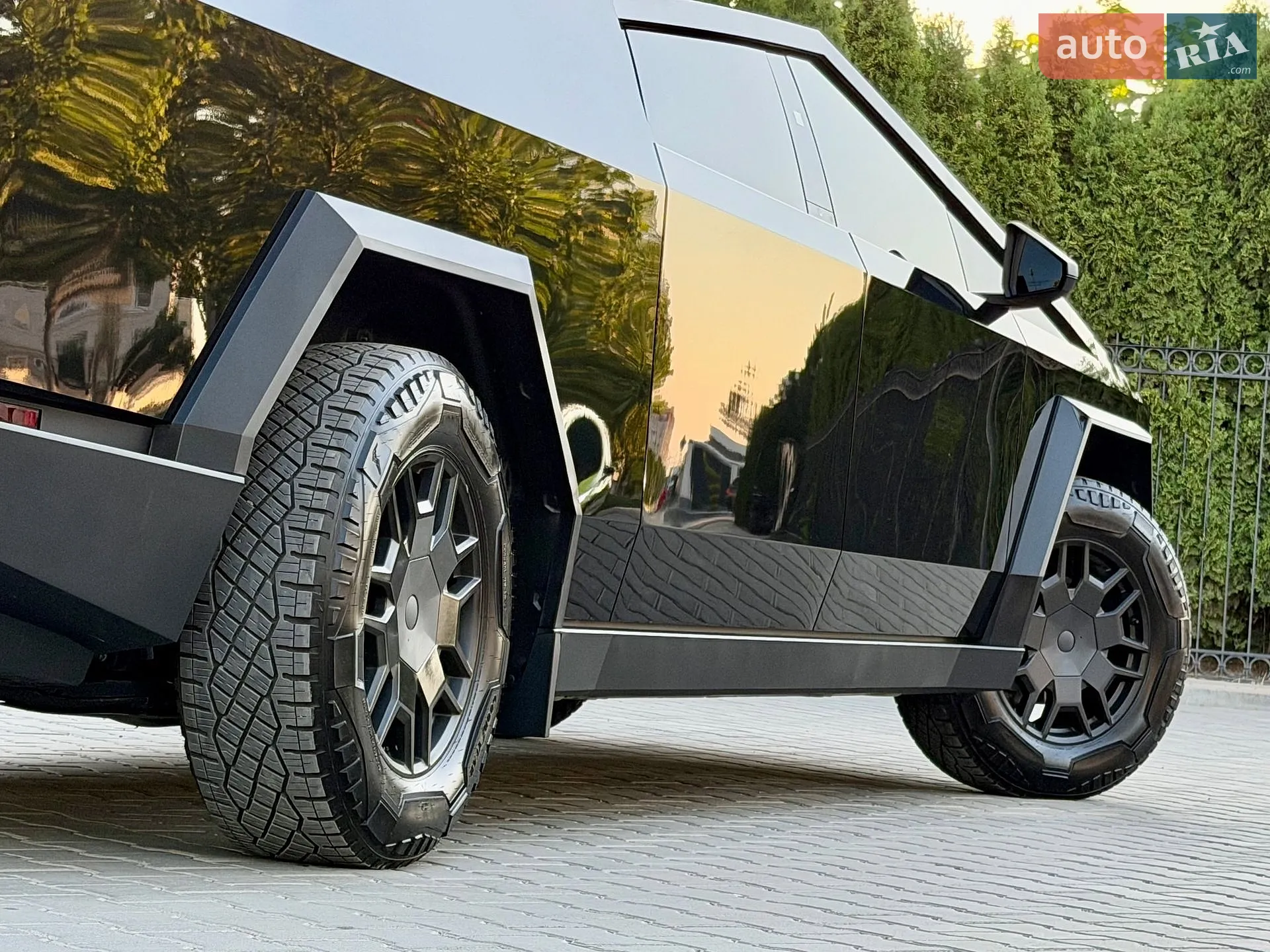 2024 Tesla Cybertruck - мініатюра 12