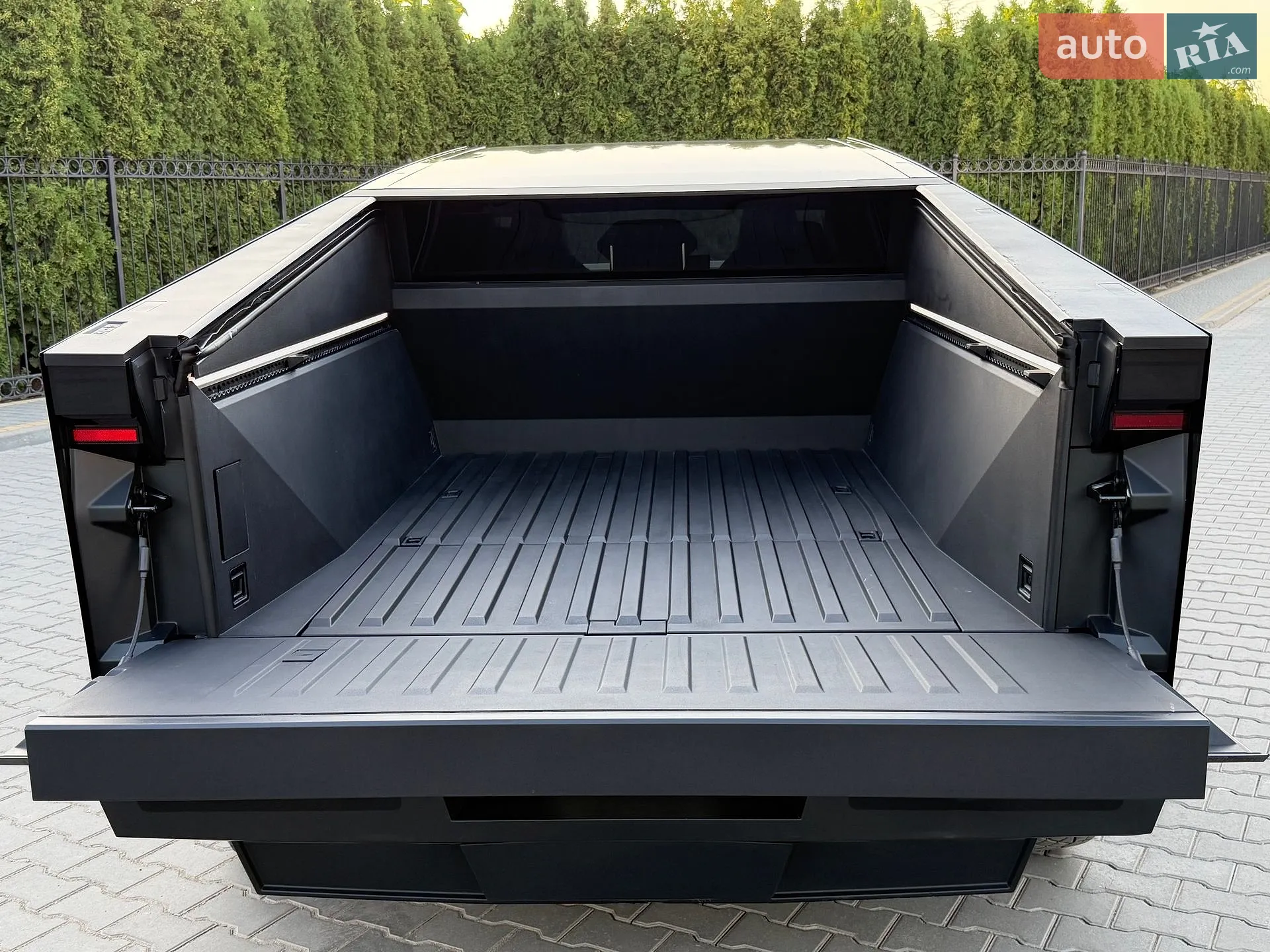 2024 Tesla Cybertruck - мініатюра 37