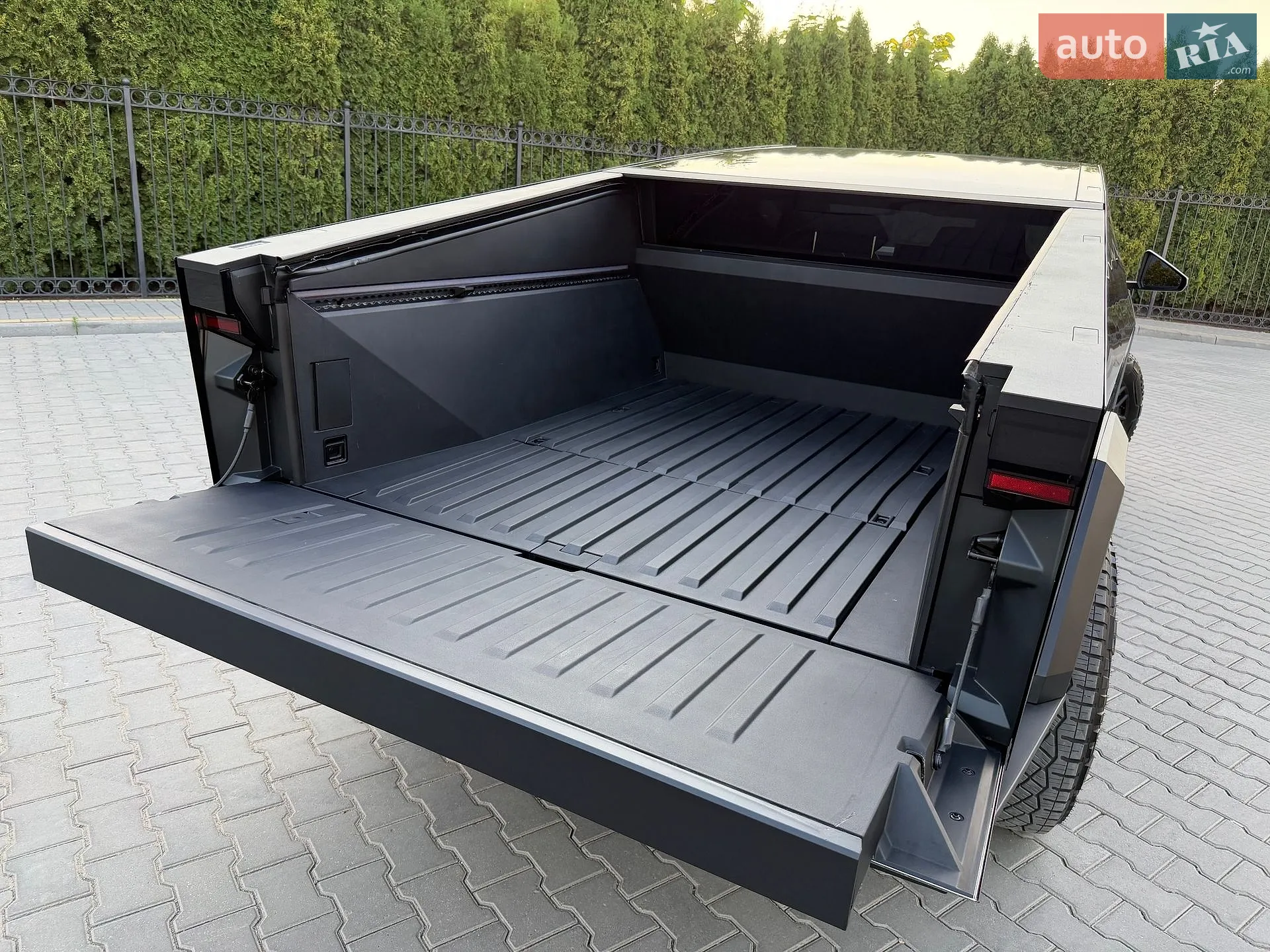 2024 Tesla Cybertruck - мініатюра 21