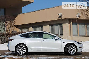 Седан Tesla Model 3 2019 в Киеве