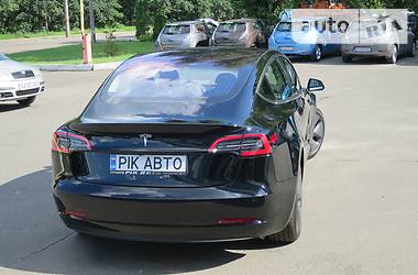 Седан Tesla Model 3 2018 в Киеве