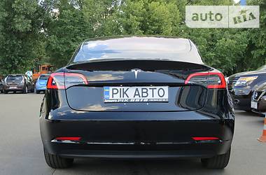 Седан Tesla Model 3 2018 в Киеве