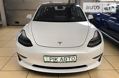 Лифтбек Tesla Model 3 2019 в Киеве