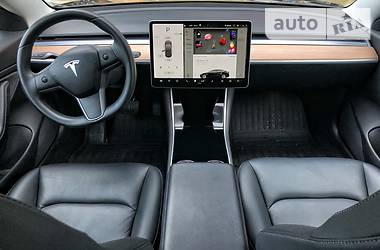 Хетчбек Tesla Model 3 2018 в 