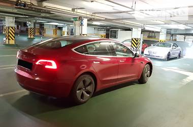 Седан Tesla Model 3 2018 в Києві