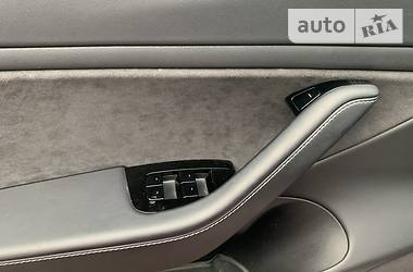 Седан Tesla Model 3 2019 в 