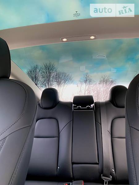 Седан Tesla Model 3 2018 в Харькове