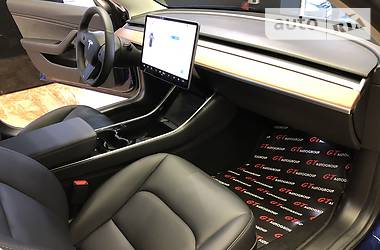 Седан Tesla Model 3 2018 в 