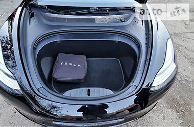 Седан Tesla Model 3 2018 в 