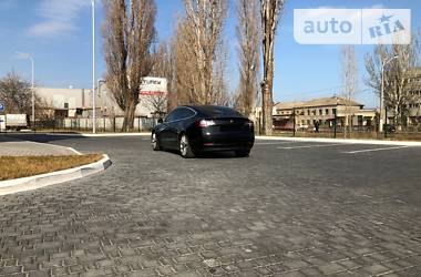Седан Tesla Model 3 2018 в 